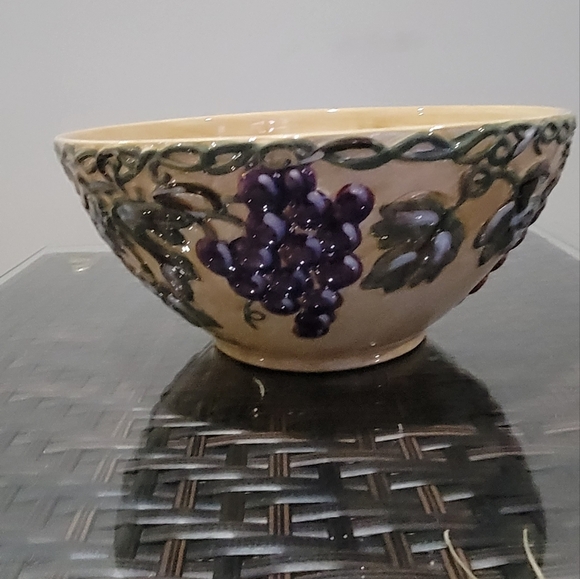 Noble Excellence- Medium Serve Bowl - Picture 2 of 3